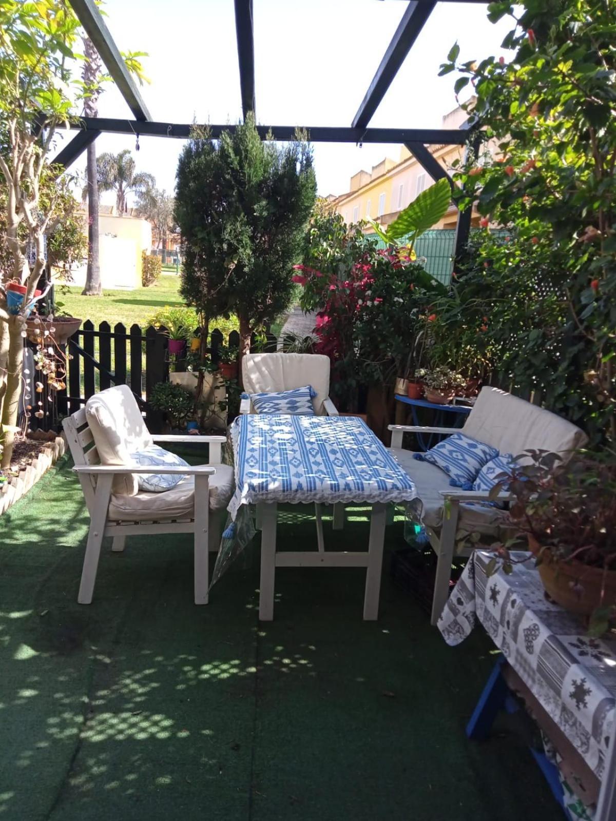 Casa Coqueta Con Jardin *